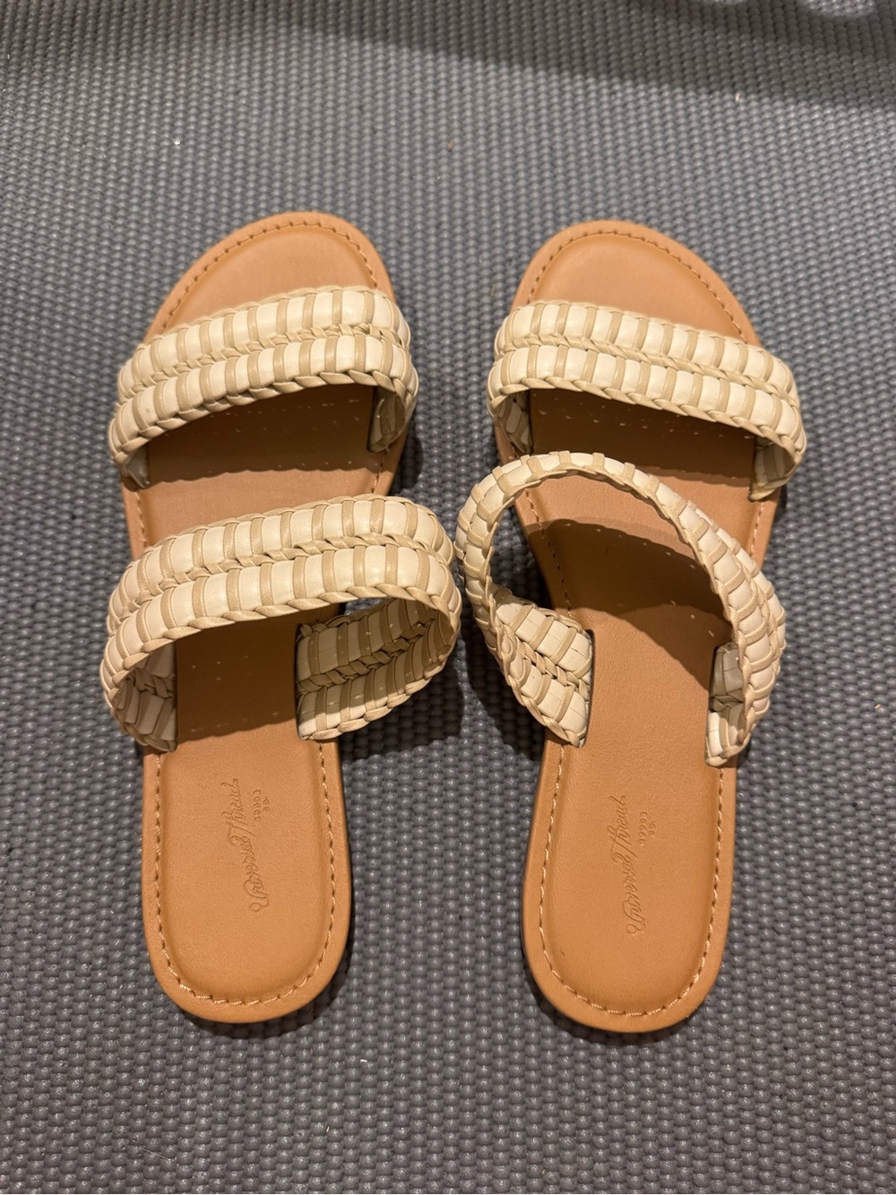 Universal Thread Tan Footbed Woven Cream Double-Strap Slide Sandals
